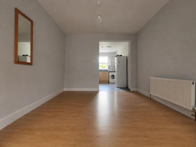 Greenford Road, Greenford UB6 3 bed flat to rent £1,980 pcm £457 pw