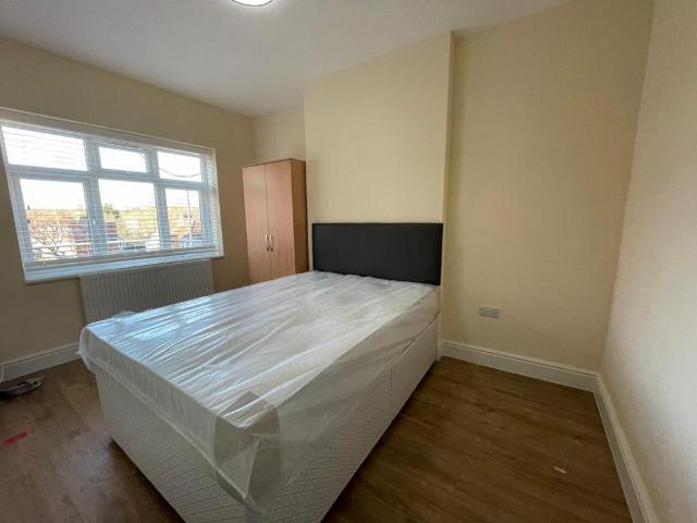Greenford Road, Harrow, HA1 1 bed flat to rent £1,300 pcm £300 pw