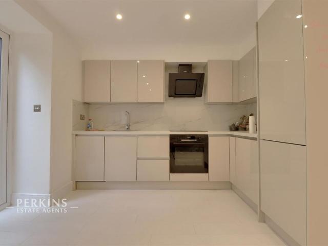 Greenford UB6, 1 bed flat to rent, £1,600 pcm | PrimeLocation