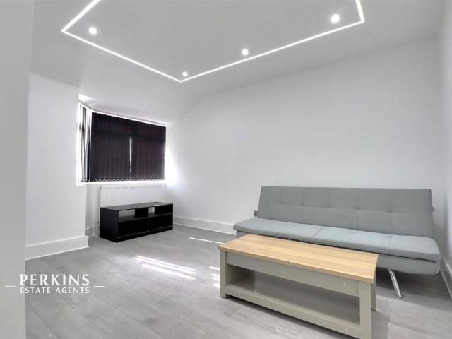 Greenford UB6, 2 bed flat to rent, £2,100 pcm | PrimeLocation