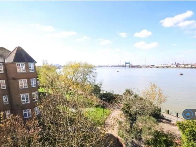 Greenhaven Drive, London, SE28 2 bed flat to rent £1,850 pcm £427 pw