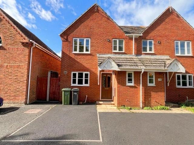 Greenhill, Evesham, WR11 3 bed semi detached house to rent £1,250 pcm £288 pw