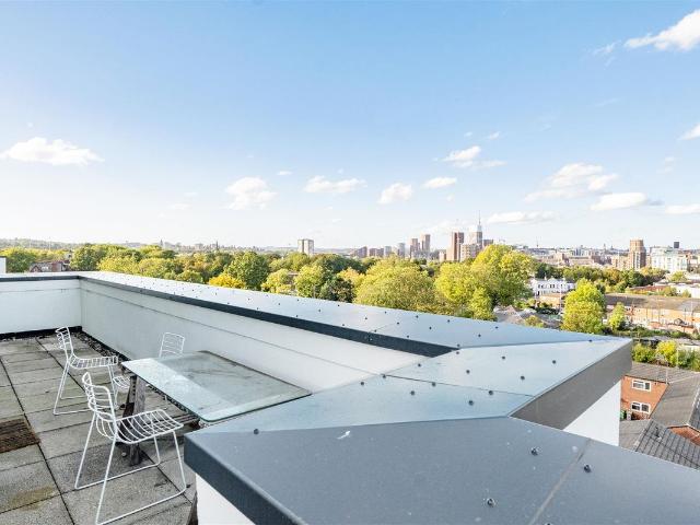 Greenhouse, Leeds LS11, 3 bed flat to rent, £1,300 pcm | PrimeLocation