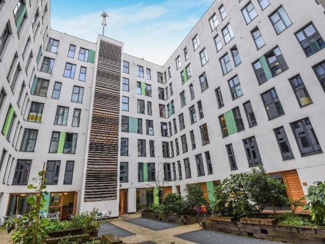Greenhouse, Leeds LS11, 2 bed flat to rent, £900 pcm | PrimeLocation