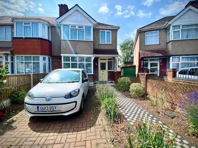 Greenland Crescent, Southall 3 bed end of terrace house to rent £2,400 pcm £554 pw