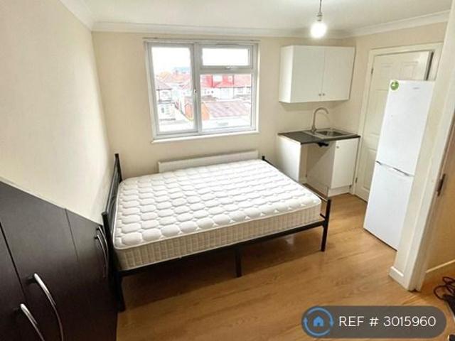 Greenland Crescent, Southall, UB2 Studio to rent £1,150 pcm £265 pw