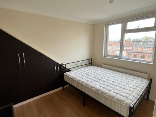 Greenland Crescent, Southall UB2, Studio to rent, £1,150 pcm | PrimeLocation