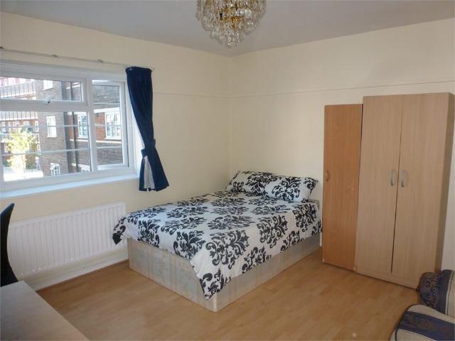 Greenland House, Mile End, London E1, Room to rent, £1,000 pcm | PrimeLocation