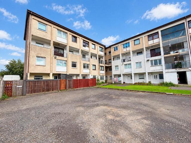 Greenlaw Avenue, Wishaw, ML2 3 bed flat to rent £575 pcm £133 pw
