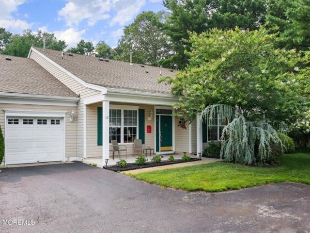 Greenlawns Dr, Lakewood, Condo For Sale