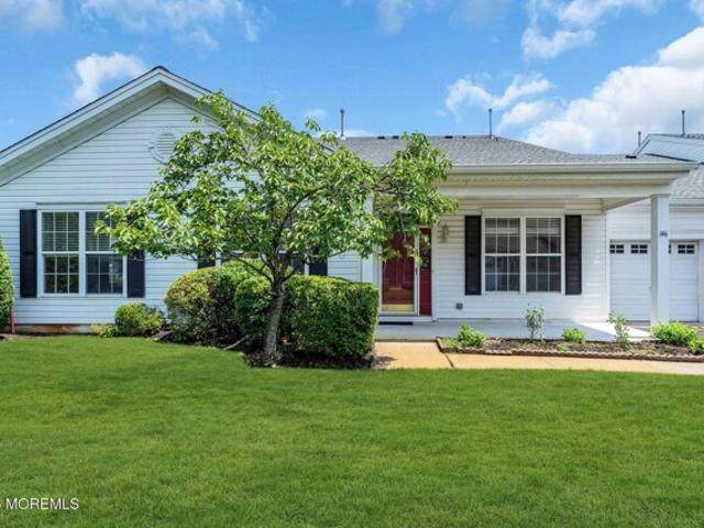 Greenlawns Dr, Lakewood, Condo For Sale