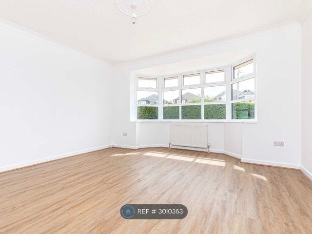 Greenlea, Lymington SO41, 1 bed flat to rent, £1,190 pcm | PrimeLocation