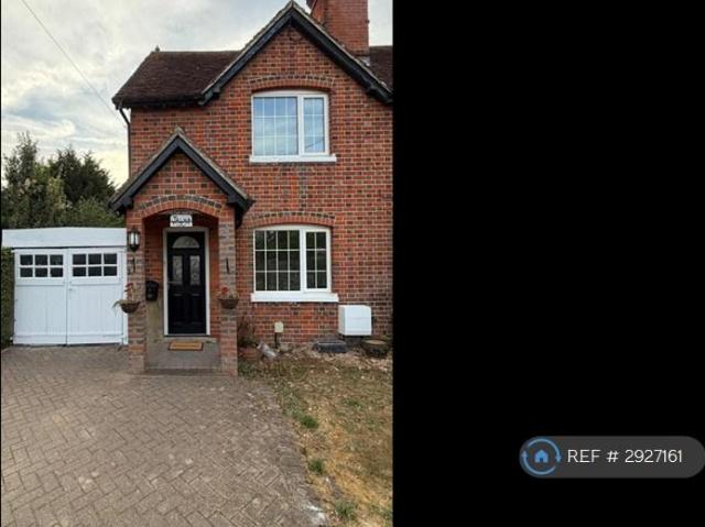 Greensward Lane, Reading, RG2 3 bed semi detached house to rent £2,100 pcm £485 pw