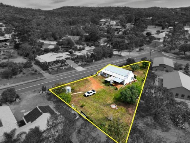 Green's Cottage History, Opportunity & 1,895m² in the Heart of Toodyay
