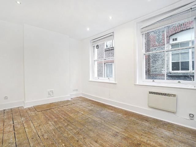 Greens Court, Soho, W1F Studio to rent £1,733 pcm £400 pw