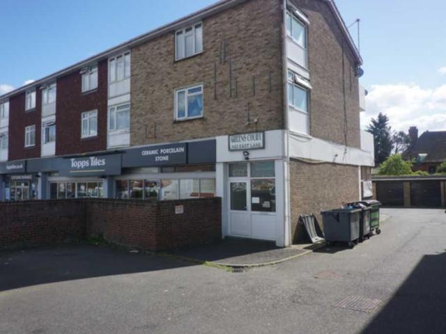 Greens Court, Wembley HA9 2 bed flat to rent £1,750 pcm £404 pw