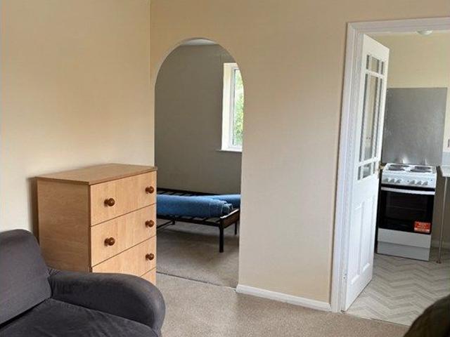Greenslade Road, Barking IG11, 1 bed flat to rent, £1,200 pcm | PrimeLocation