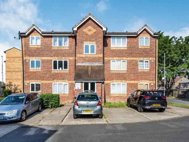 Greenslade Road, Barking, IG11 1 bed flat to rent £1,600 pcm £369 pw