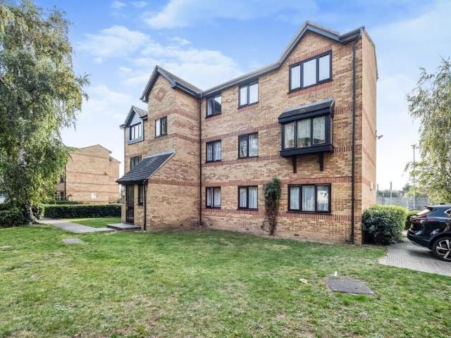 Greenslade Road, Barking IG11, 2 bed flat to rent, £1,750 pcm | PrimeLocation