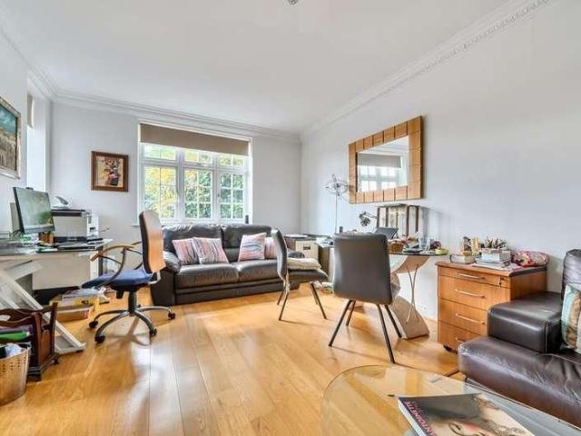 Greenway Close, Totteridge, N20