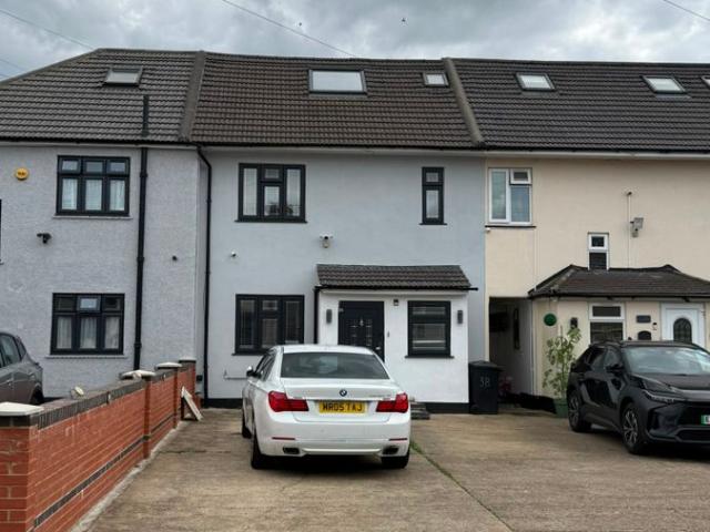 Greenway, Dagenham RM8, 6 bed detached house to rent, £3,500 pcm | PrimeLocation