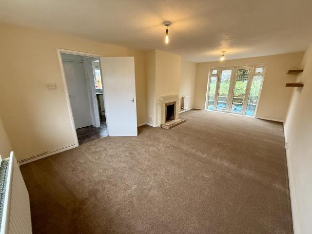 Greenway, Eastbourne BN20 3 bed end of terrace house to rent £1,400 pcm £323 pw