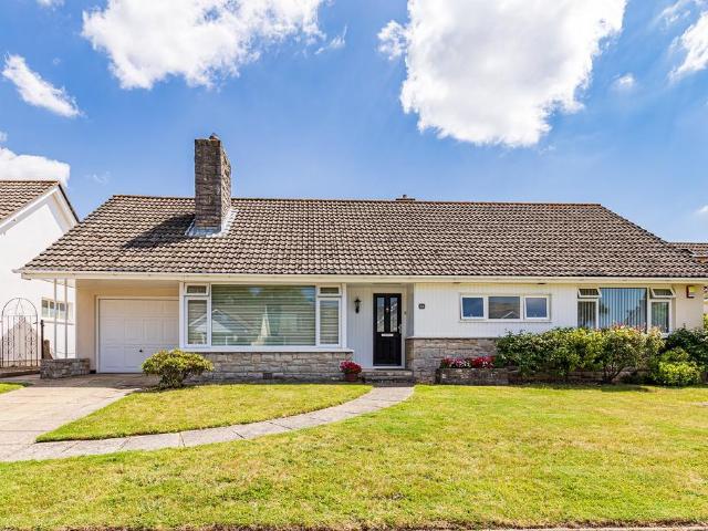 Greenways, Highcliffe, Dorset. BH23 5BD 3 bed detached bungalow to rent £2,300 pcm £531 pw