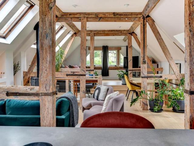 Greenways, Ovingdean 3 bed barn conversion to rent £3,500 pcm £808 pw
