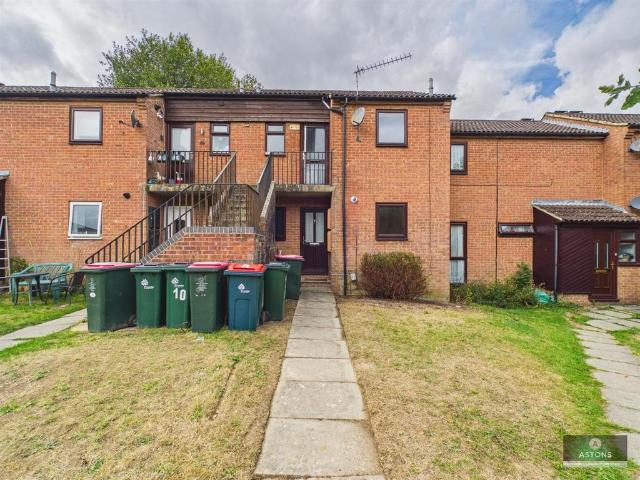 Greenways Walk, Tollgate Hill RH11 1 bed maisonette to rent £1,050 pcm £242 pw