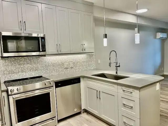 Greenwich 1 Bed Condo | A/C | Heated Parking + Storage | Available Now — 1 Bedroom Condo Unit