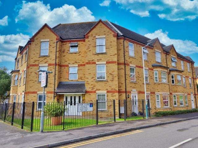Greenwich Court, Romford, RM1 2 bed flat to rent £1,575 pcm £363 pw