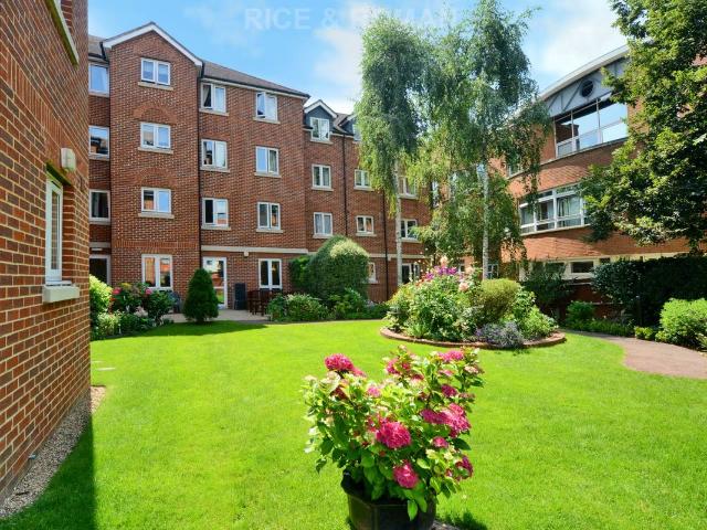 Greenwood Court, Epsom KT18, 2 bed flat to rent, £1,750 pcm | PrimeLocation