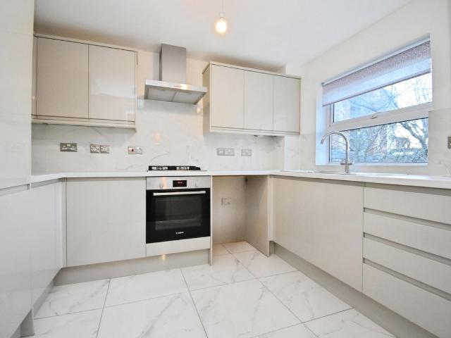 Greenwood Close, Sidcup DA15, 2 bed flat to rent, £1,895 pcm | PrimeLocation