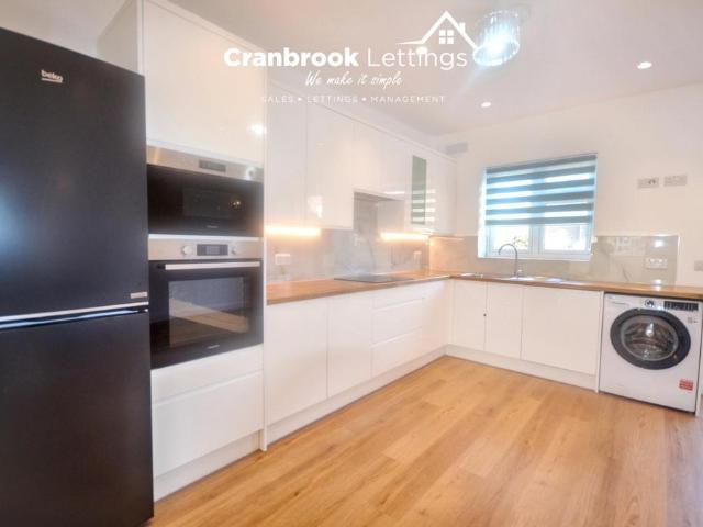 Greenwood Gardens, Ilford, IG6 3 bed terraced house to rent £2,400 pcm £554 pw
