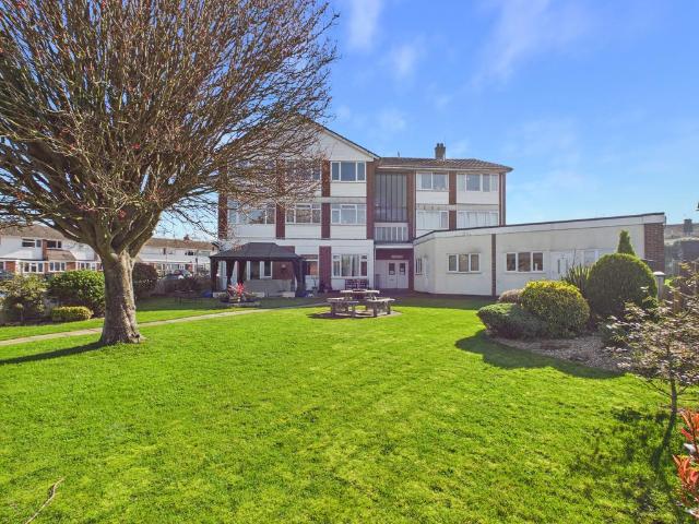 Greenwood Meadow, Chinnor, Oxfordshire 2 bed flat to rent £1,350 pcm £312 pw