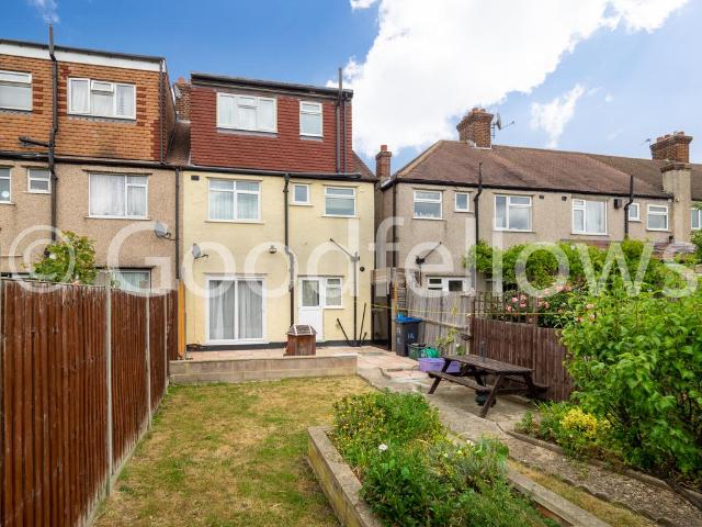 Greenwood Road, Surrey CR4 5 bed house to rent £2,900 pcm £669 pw