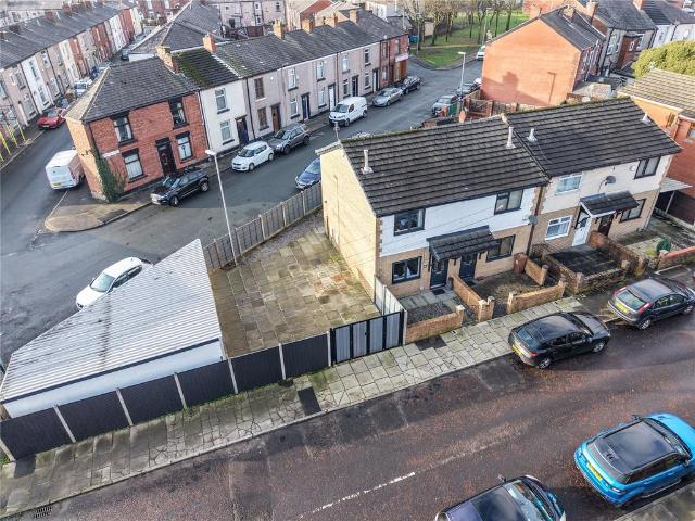 Gregge Street, Greater Manchester OL10 2 bed semi detached house to rent £1,095 pcm £253 pw