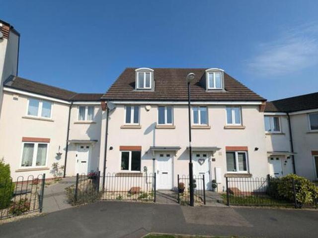 Grenadier Drive, New Stoke Village, 3 Bedroom Town