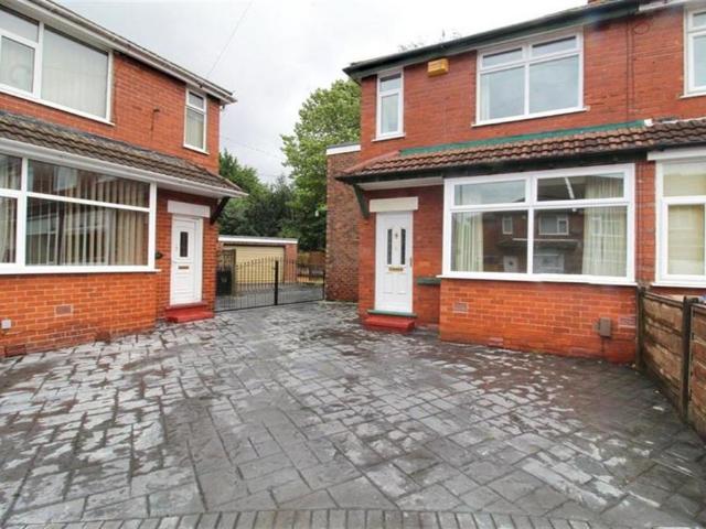 Grendale Avenue, Stockport 3 bed end of terrace house to rent £1,500 pcm £346 pw