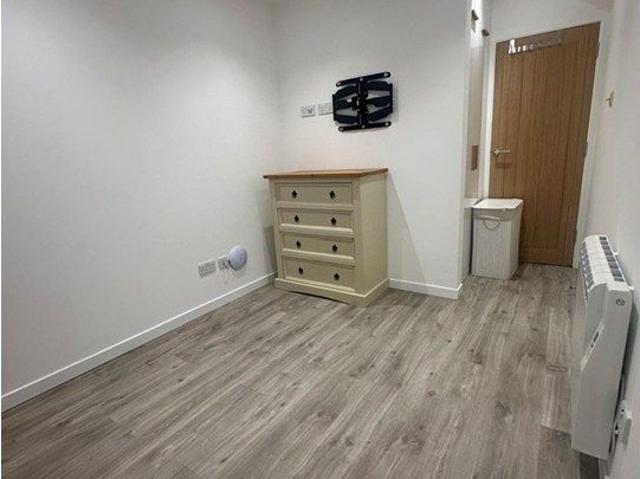 Grenford, London UB6, Studio to rent, £1,400 pcm | PrimeLocation