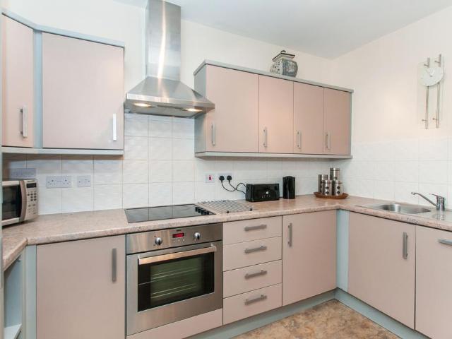 Grenfell Road, Maidenhead, SL6 2 bed flat to rent £1,600 pcm £369 pw