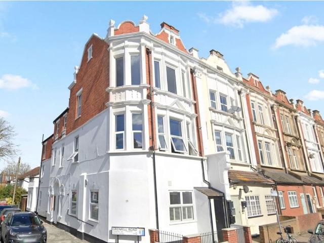Grenfell Road, Mitcham CR4, 2 bed flat to rent, £2,000 pcm | PrimeLocation