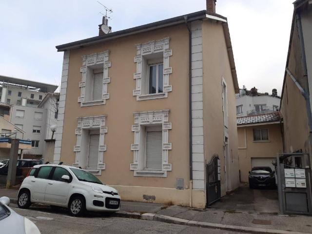 GRENOBLE 8 RUE ELIE VERNET studio