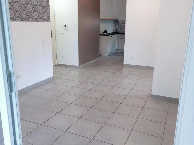 Grenoble T3 en rez de jardin + terrasse + jardin + garage en sou