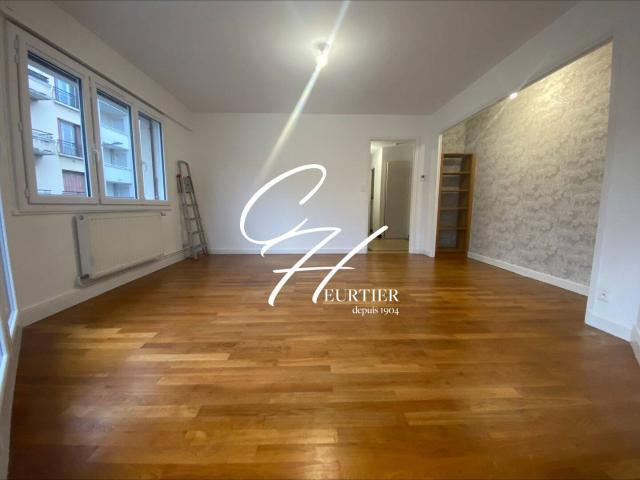 GRENOBLE APPARTEMENT T2+PARKING LUMINEUX