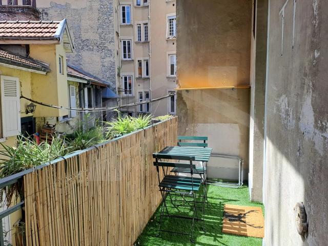 Grenoble Berriat. T2 avec meubles à disposition et balcon