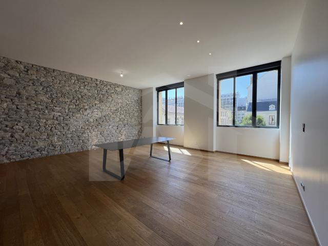 Grenoble, Gambetta. Appartement T4 de 122 m2 dans un bâtiment historique classé