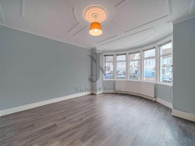 Grenoble Gardens, London, N13 6AR, United Kingdom | 3 bed house for rent #135675229 | Rentberry
