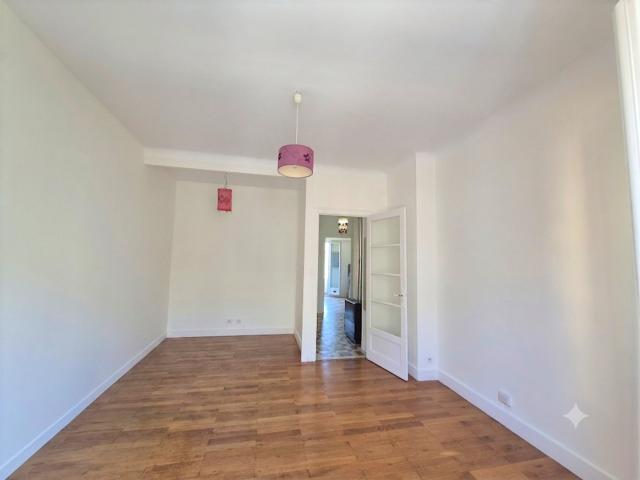 Grenoble/ Rue Joseph Bouchayer T2 lumineux et traversant Nor. 54m² Grenoble