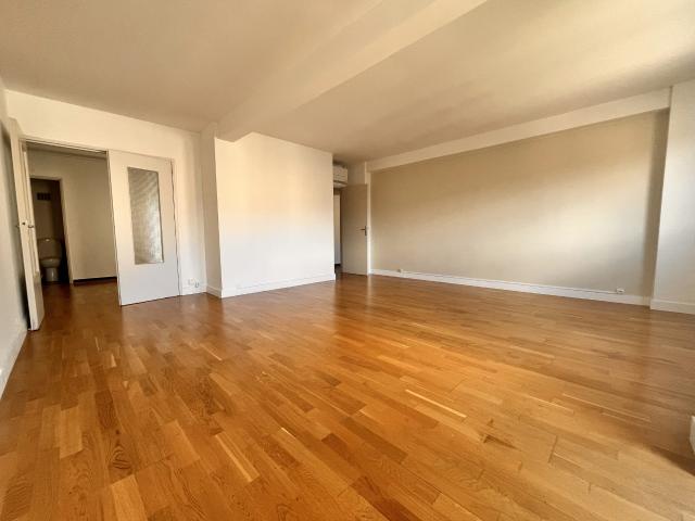 GRENOBLE Spacieux appartement de 80 m2 en étage avec superbes vues